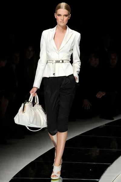 Look 3